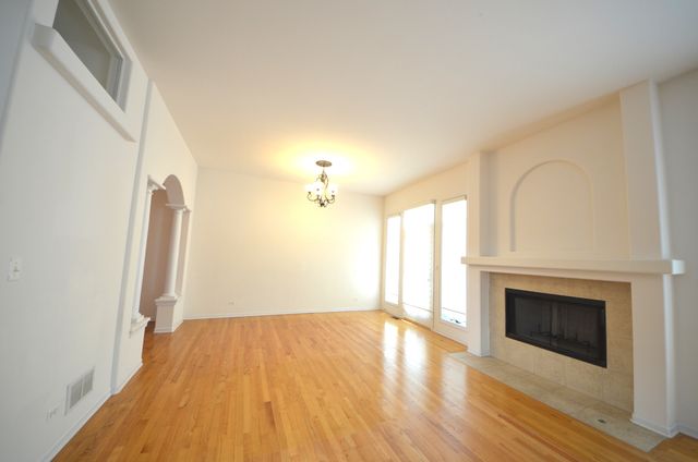 1577 S Kembley Avenue, Palatine, IL 60067