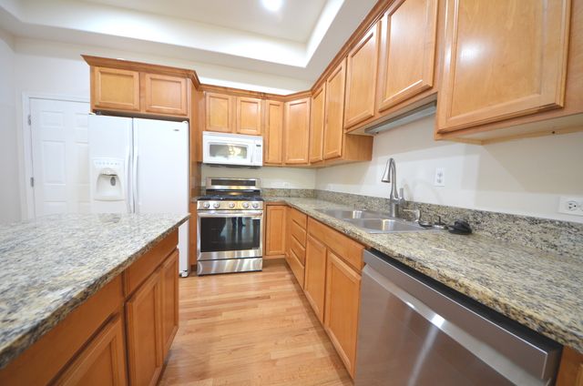 1577 S Kembley Avenue, Palatine, IL 60067