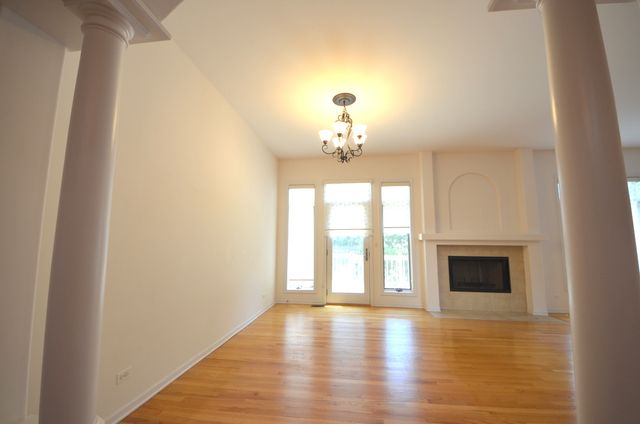 1577 S Kembley Avenue, Palatine, IL 60067