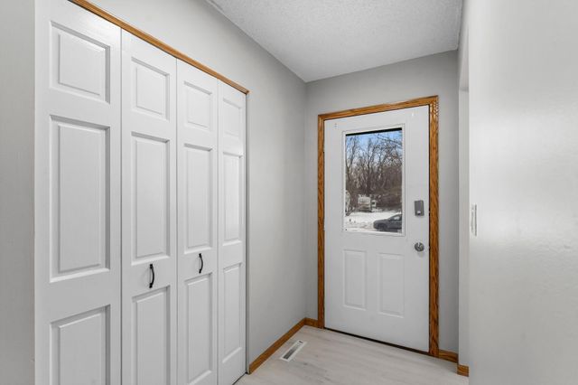 6126 Cougar Trail, North Branch, MN 55056