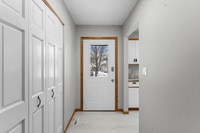 6126 Cougar Trail, North Branch, MN 55056