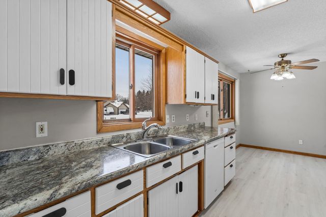 6126 Cougar Trail, North Branch, MN 55056