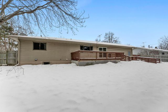 6126 Cougar Trail, North Branch, MN 55056