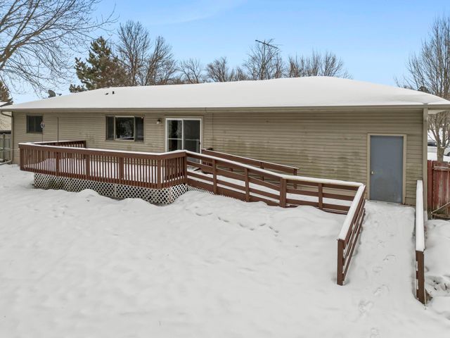 6126 Cougar Trail, North Branch, MN 55056