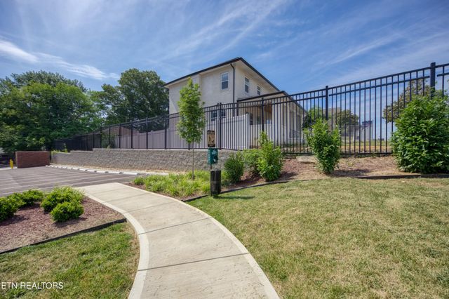 2730 E Magnolia Ave Unit 303, Knoxville, TN 37914