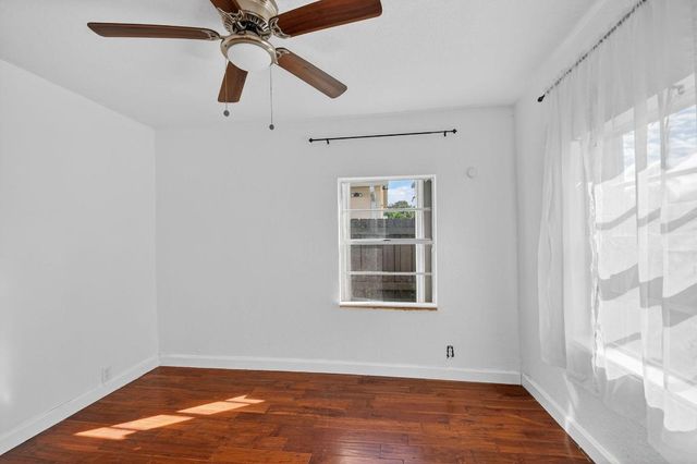 1011 W Lakewood Road, West Palm Beach, FL 33405