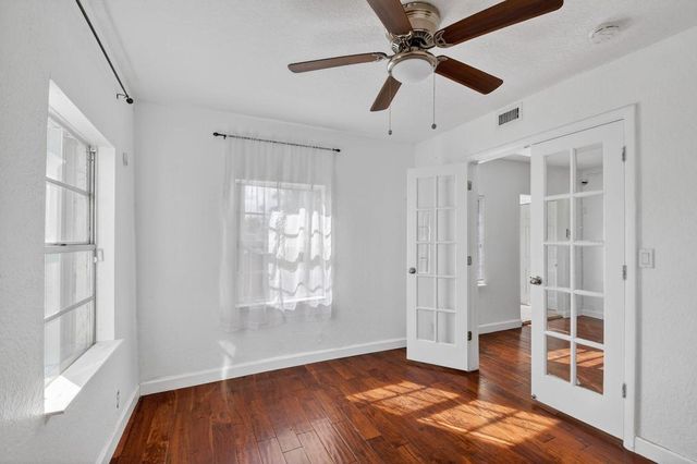 1011 W Lakewood Road, West Palm Beach, FL 33405