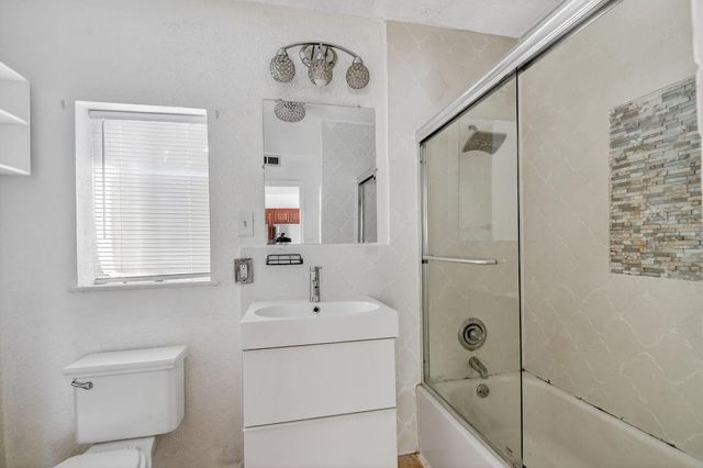 1011 W Lakewood Road, West Palm Beach, FL 33405