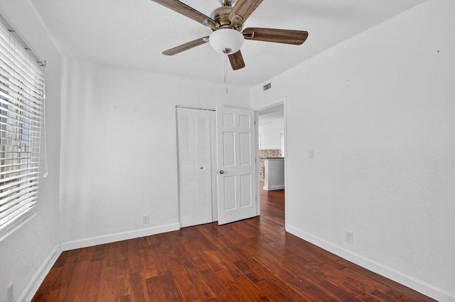 1011 W Lakewood Road, West Palm Beach, FL 33405