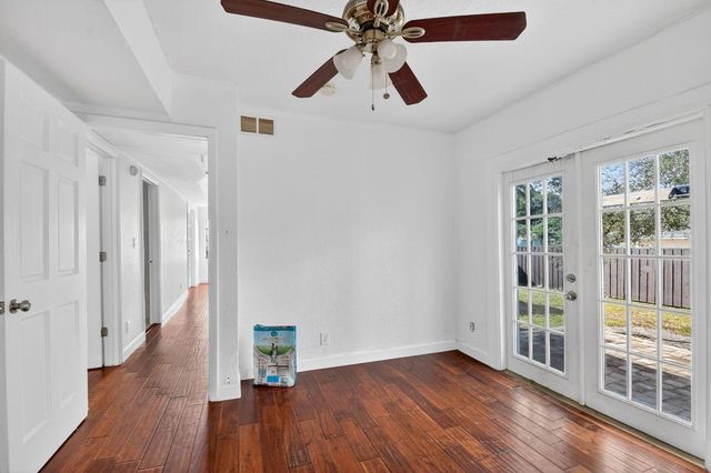 1011 W Lakewood Road, West Palm Beach, FL 33405