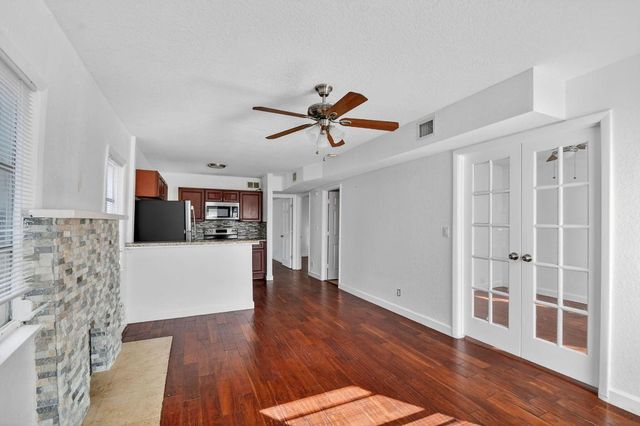 1011 W Lakewood Road, West Palm Beach, FL 33405