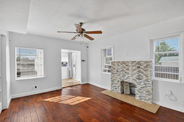 1011 W Lakewood Road, West Palm Beach, FL 33405