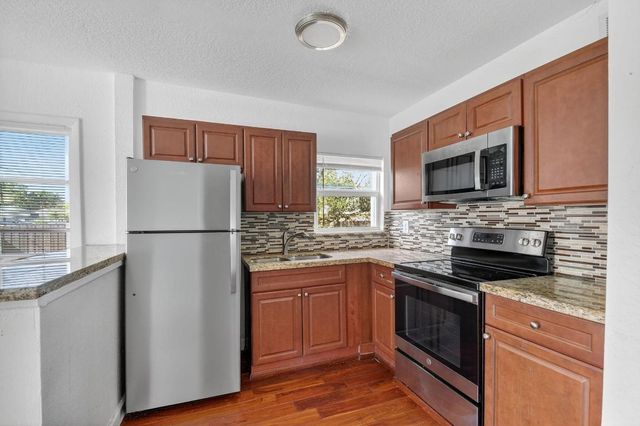 1011 W Lakewood Road, West Palm Beach, FL 33405