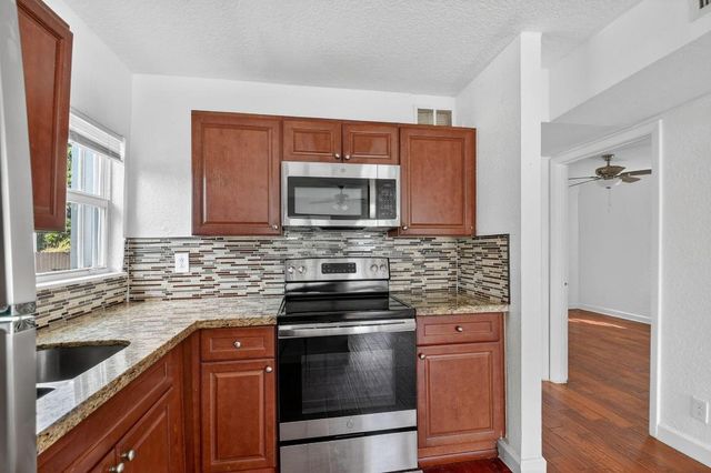 1011 W Lakewood Road, West Palm Beach, FL 33405