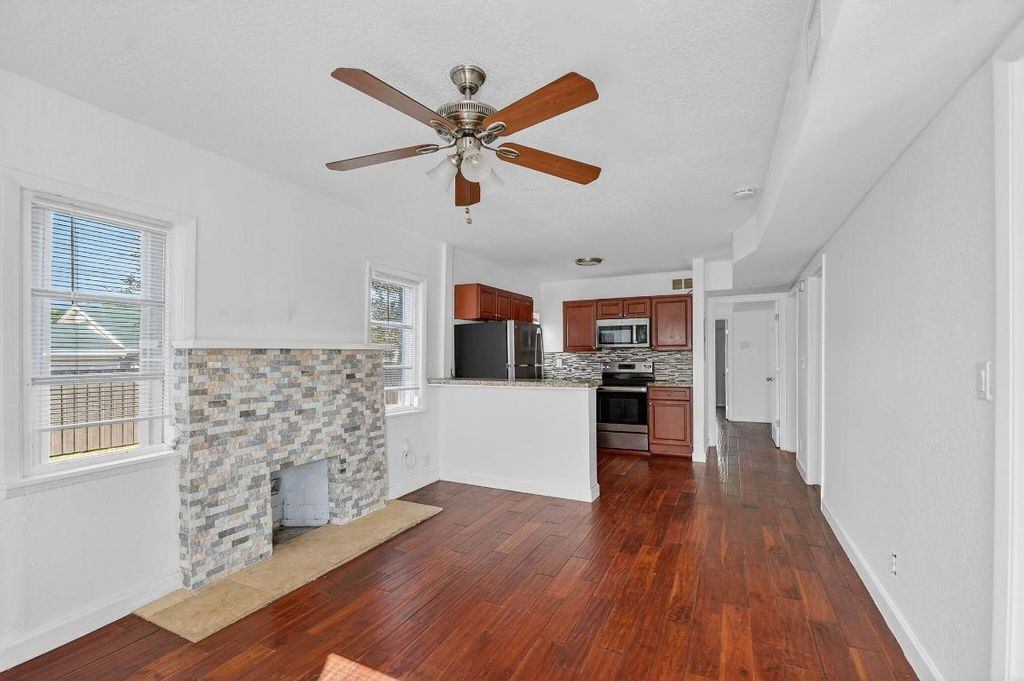 1011 W Lakewood Road, West Palm Beach, FL 33405