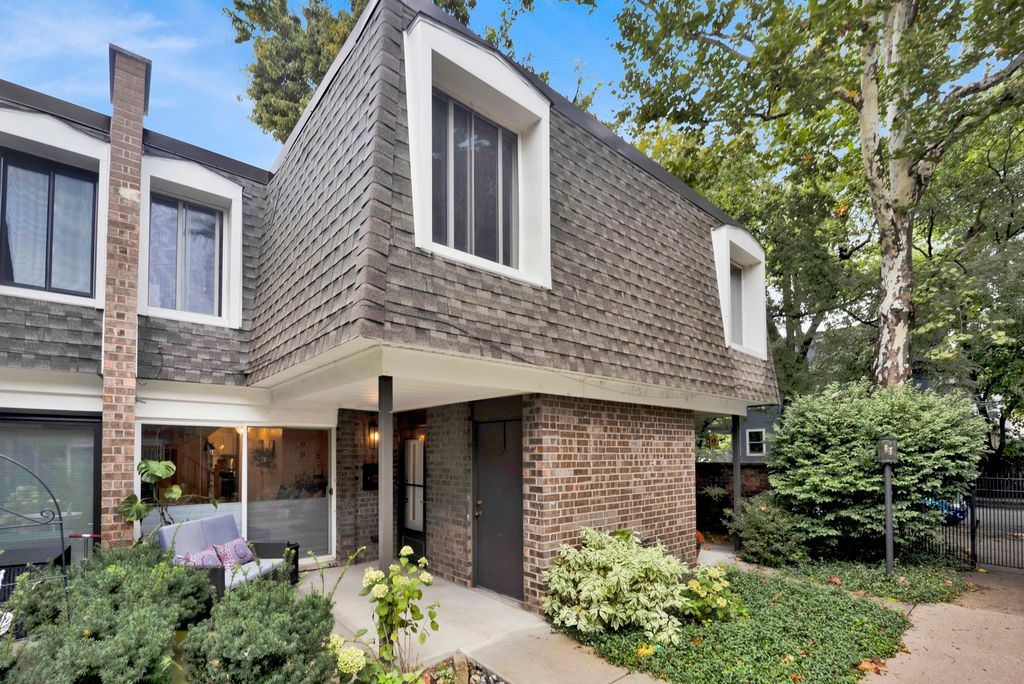 1635 W Belle Plaine Avenue, Chicago, IL 60613 — exterior