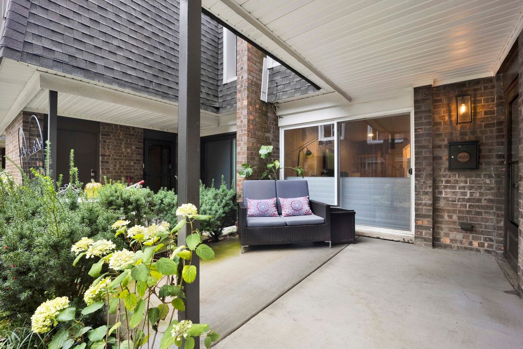 1635 W Belle Plaine Avenue, Chicago, IL 60613 — photo 3