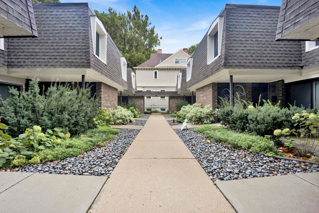 1635 W Belle Plaine Avenue, Chicago, IL 60613 — photo 4