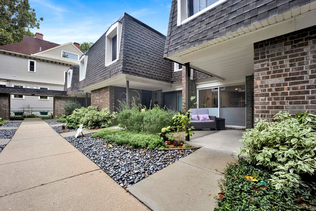 1635 W Belle Plaine Avenue, Chicago, IL 60613 — photo 5