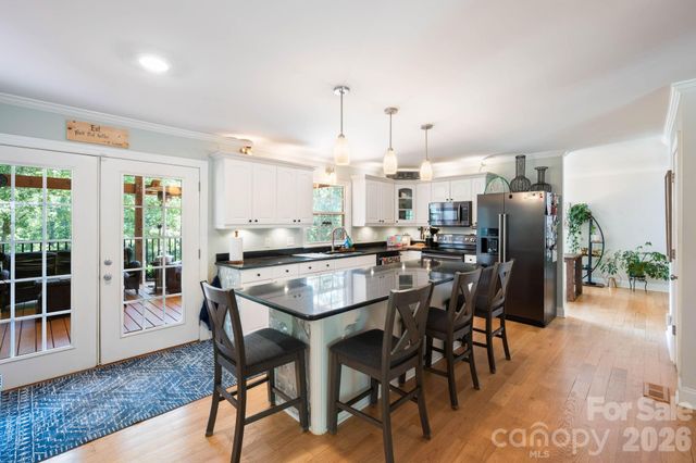 843 W J Street, Newton, NC 28658