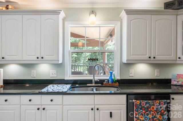 843 W J Street, Newton, NC 28658