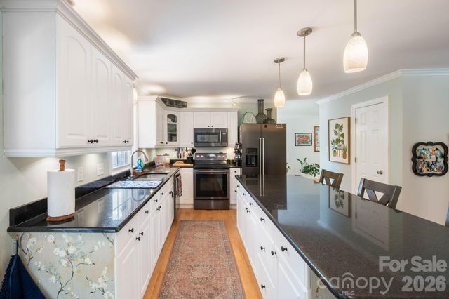 843 W J Street, Newton, NC 28658
