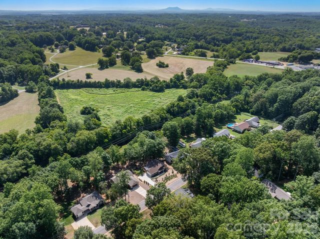 843 W J Street, Newton, NC 28658