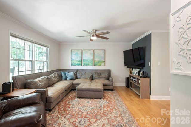843 W J Street, Newton, NC 28658