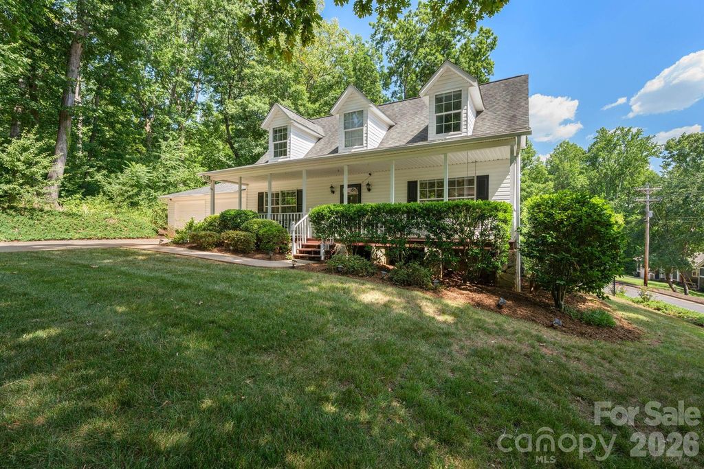 843 W J Street, Newton, NC 28658