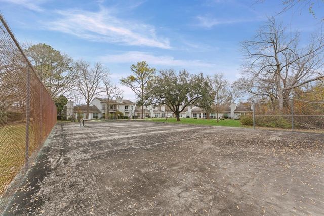 19 Hideaway Drive, Friendswood, TX 77546