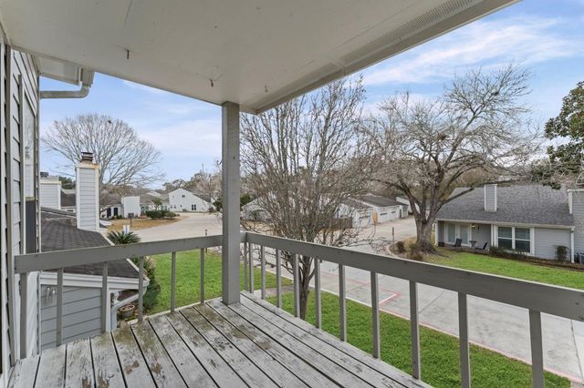 19 Hideaway Drive, Friendswood, TX 77546