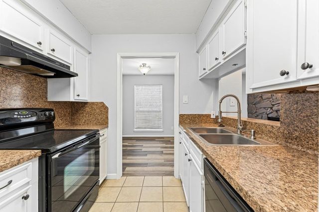 19 Hideaway Drive, Friendswood, TX 77546