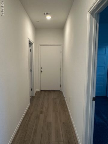 9733 Redwood Cascade Street, Las Vegas, NV 89143