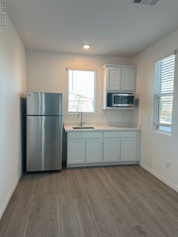 9733 Redwood Cascade Street, Las Vegas, NV 89143