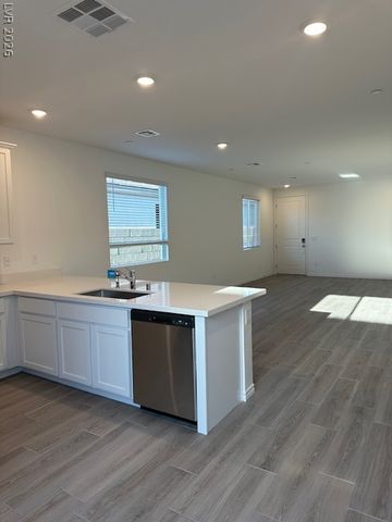 9733 Redwood Cascade Street, Las Vegas, NV 89143