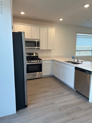 9733 Redwood Cascade Street, Las Vegas, NV 89143