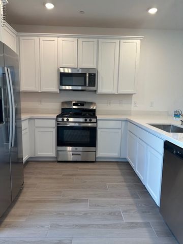 9733 Redwood Cascade Street, Las Vegas, NV 89143