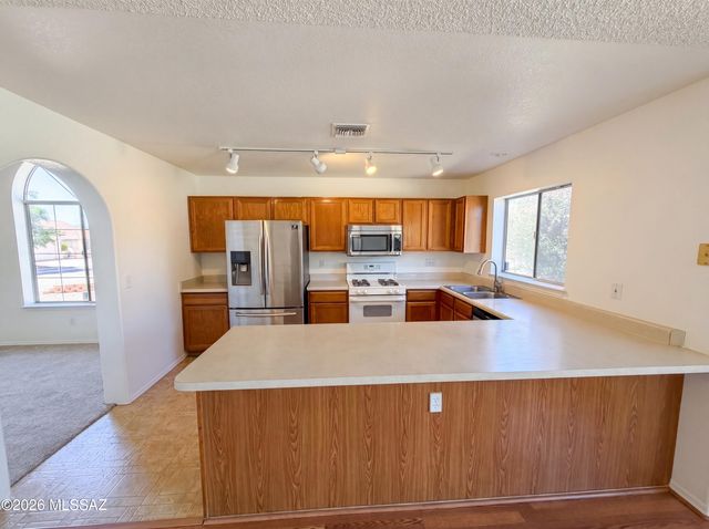 541 S Stoner Avenue, Tucson, AZ 85748