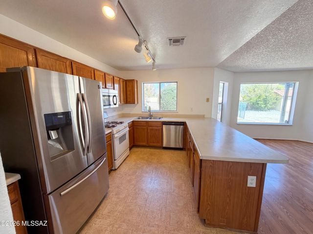 541 S Stoner Avenue, Tucson, AZ 85748