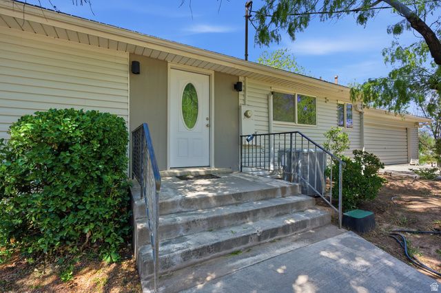 35 E E 100 ST, La Verkin, UT 84745