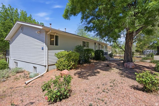 35 E E 100 ST, La Verkin, UT 84745
