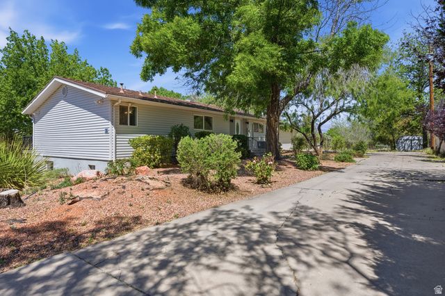 35 E E 100 ST, La Verkin, UT 84745