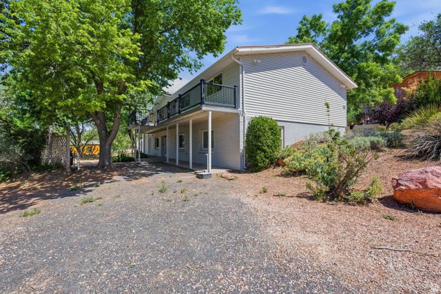 35 E E 100 ST, La Verkin, UT 84745
