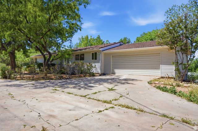 35 E E 100 ST, La Verkin, UT 84745