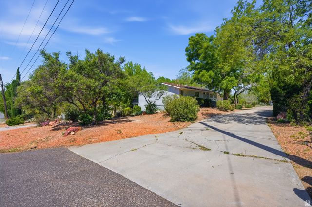 35 E E 100 ST, La Verkin, UT 84745