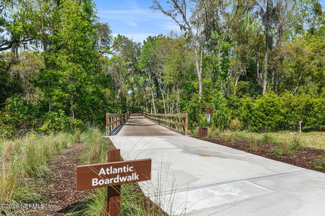 135 OAK PARK Drive, St. Johns, FL 32259