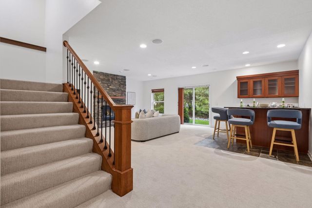 6484 Ivy Way, Edina, MN 55436