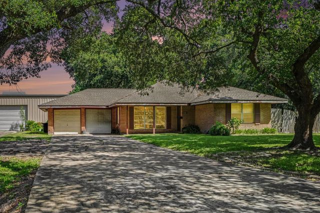 2917 48th Street, Dickinson, TX 77539