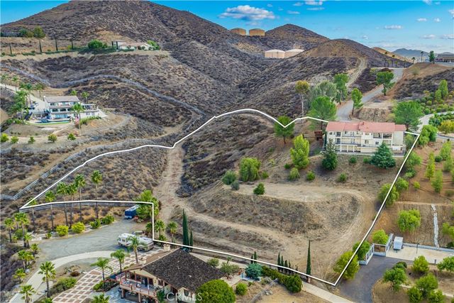 30990 Blackhorse Drive, Canyon Lake, CA 92587
