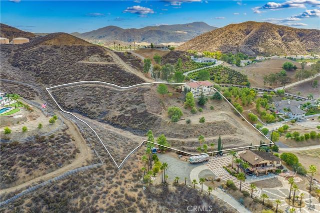 30990 Blackhorse Drive, Canyon Lake, CA 92587